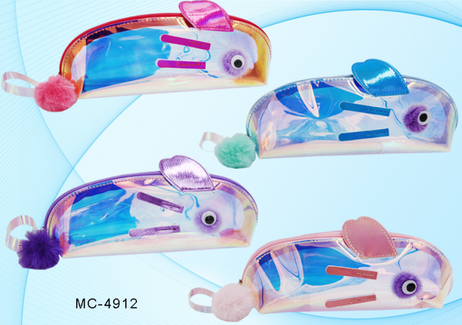 Пенал-косметичка: "МЫШКА"; из синтетического материала, полупрозрачный(гладкий, перламутровый), с элементами из меха и кожизам, на молнии, в пластиковой упаковке; размер 22*8,5 см.