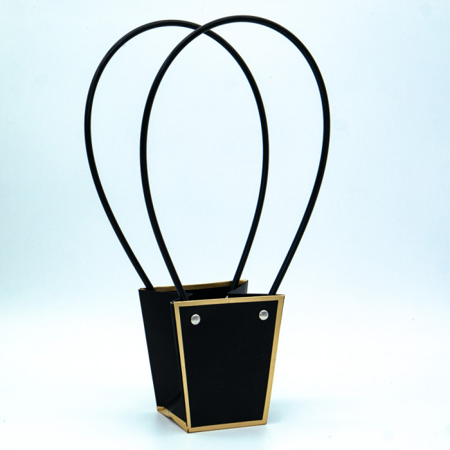 Сумка-кашпо картон с ручками 9,5х6,5см, H=10см, HH=28,5см, черная с золотым кантом Сумка-кашпо картон с ручками 9,5х6,5см, H=10см, HH=28,5см, черная с золотым кантом