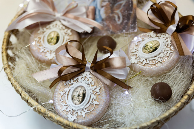 Медальон d 7.5см 7.5 х7.5 х17.5см для декорирования, пластик, Love2art/М-75