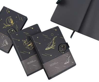 Скетчбук В6 96л. DA-235 "Киты и звезды" Для графики и эскизов, твердая обложка, черная бумага, клапан на магните, 120гр/м, цвета ассорти CKB696-1265K (1/96)