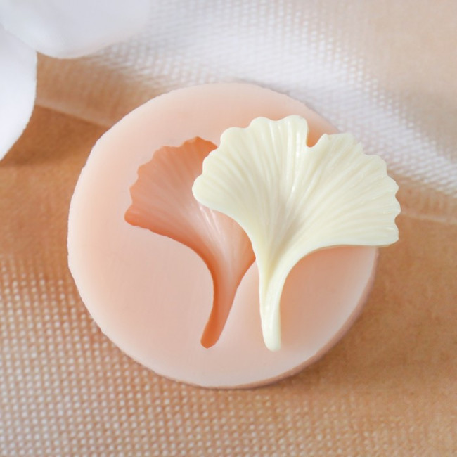 Молд "Лист гинкго" 2,4х2,7х0,4 см 9545596